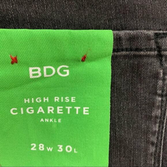 NWT BDG Urban Outfitters High Rise Cigarette Jeans — Size 28W x 30L - Picture 10 of 13